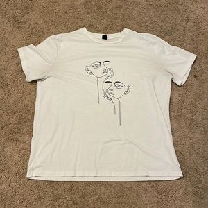 Simple Graphic Tee Size M in Womens